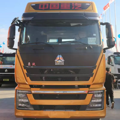 Dobra cena. Używane HOWO SINOTRUCK 6X4 głowica ciężarówki T7H 460 ciężarówka ciągnąca z emisją EURO 5 w Internecie